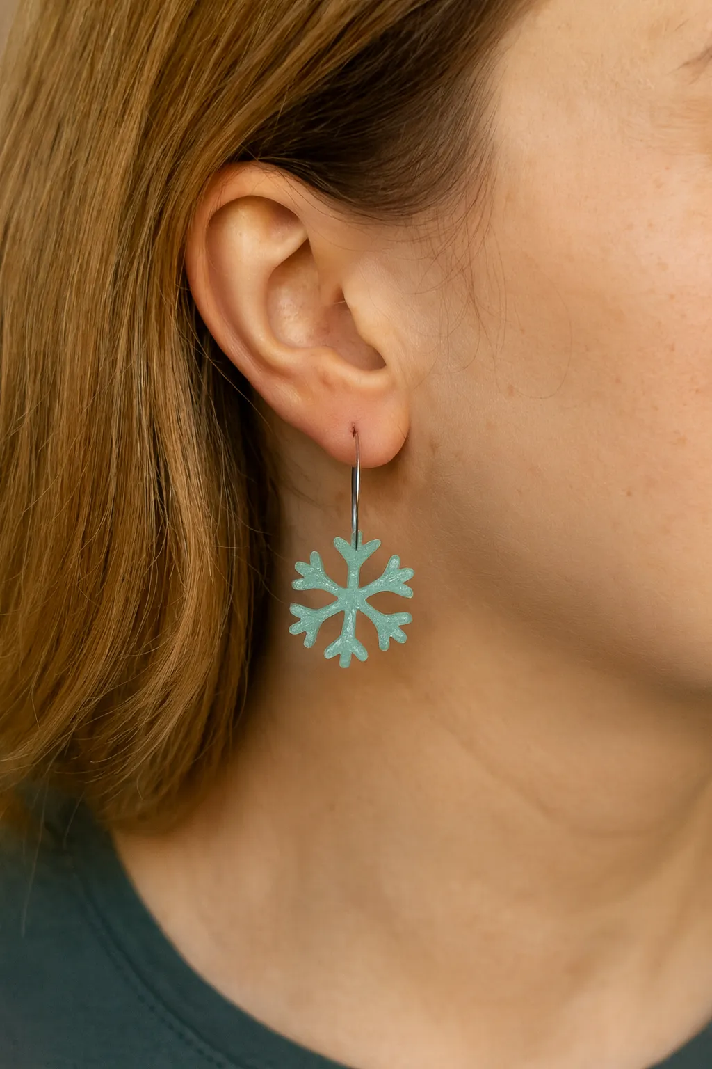 ❄ Kar Tanesi Tasarımlı Zarif Küpe – Işıltılı Modern Aksesuar