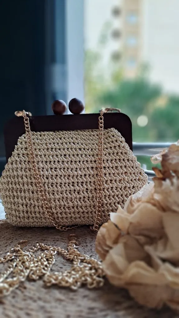 Bej Makrome Örgü Portföy Çanta - Ahşap Detaylı ve Taş Boncuklu