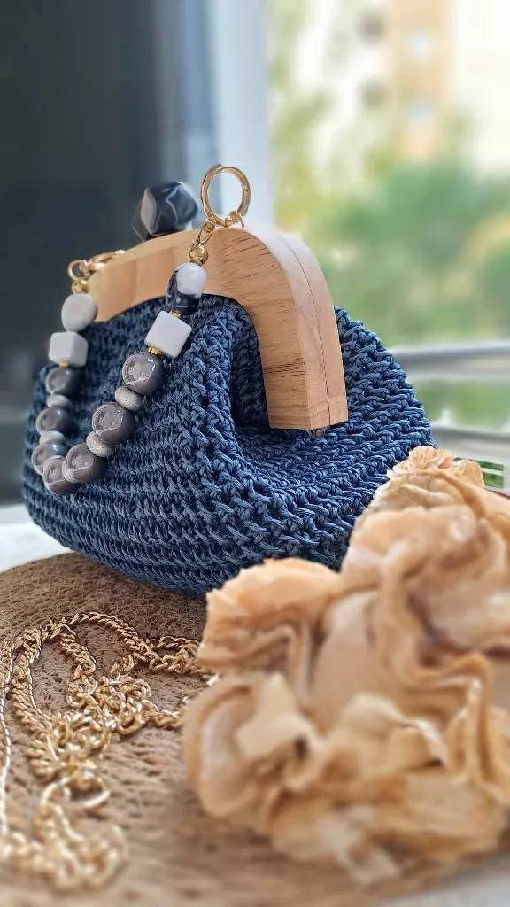 Lacivert Örgü Portföy Çanta - Ahşap Burslu ve Boncuk Detaylı