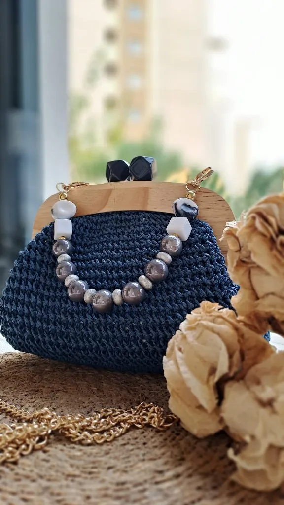 Lacivert Örgü Portföy Çanta - Ahşap Burslu ve Boncuk Detaylı