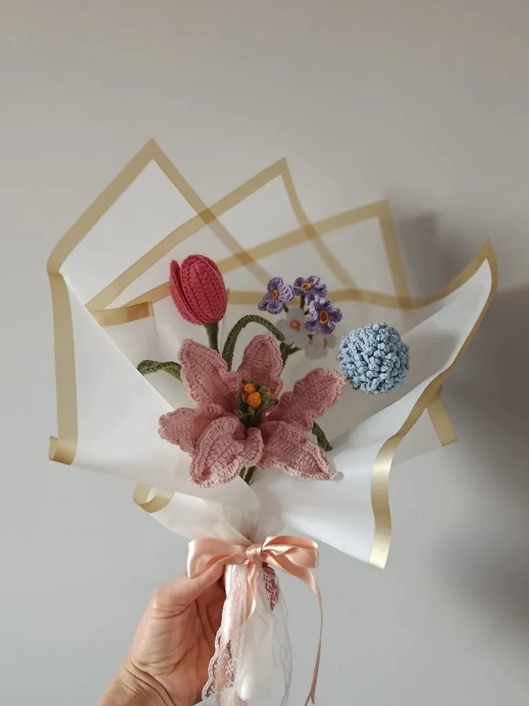 Örgü Pembe ve Mavi Çiçek Buketi - Pamuk İplikten El Yapımı
