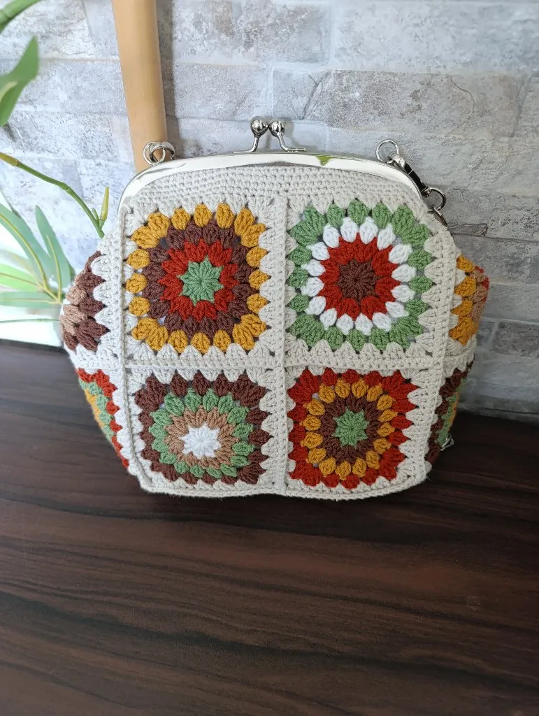 Çok Renkli Motifli Zincir Askılı Örgü Tasarım Çanta - El Emeği