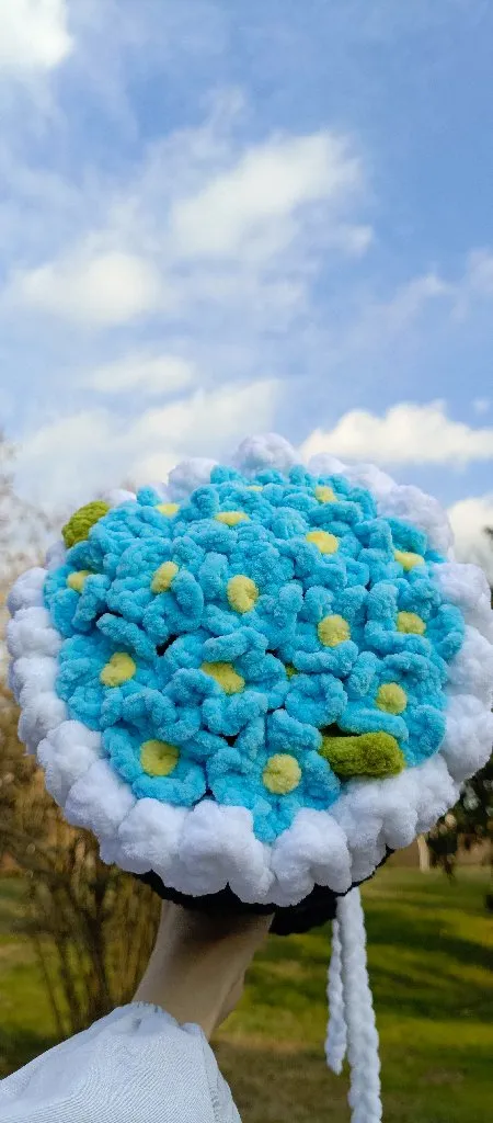 Mavi ve Beyaz Renkli Örgü Unutma Beni Çiçek Buketi - El Emeği