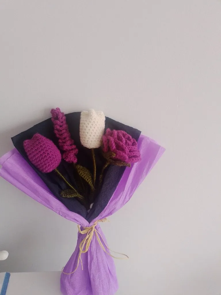 Örgü Gül Buketi - Solmayan Mor ve Beyaz Çiçekler - El Emeği