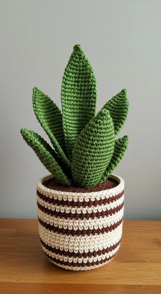 Örme Saksıda Kılıç Çiçeği - Amigurumi Paşa Kılıcı Dekoratif