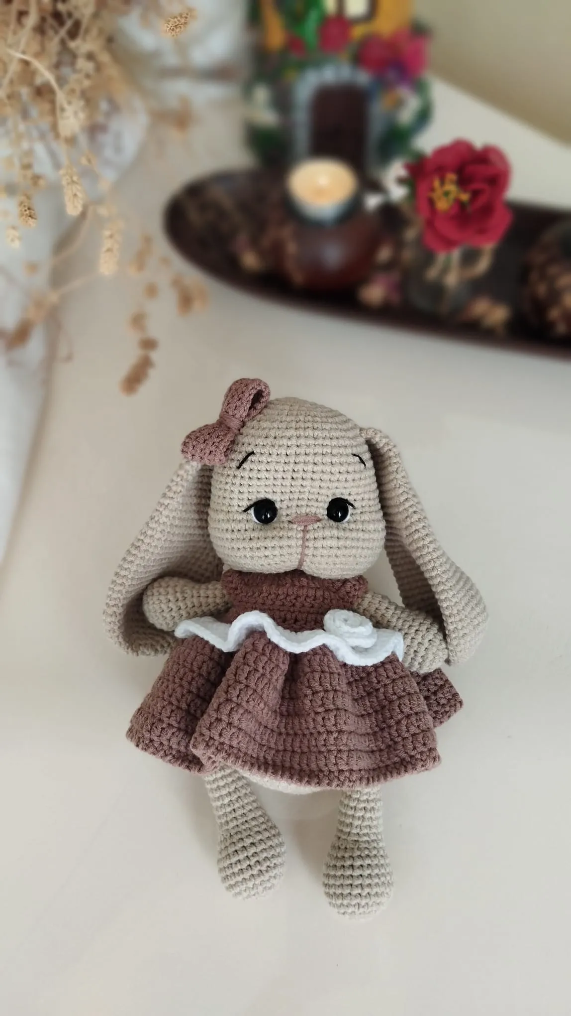 Kahve Elbiseli Amigurumi Tavşan Bebek - Güllü ve El Yapımı