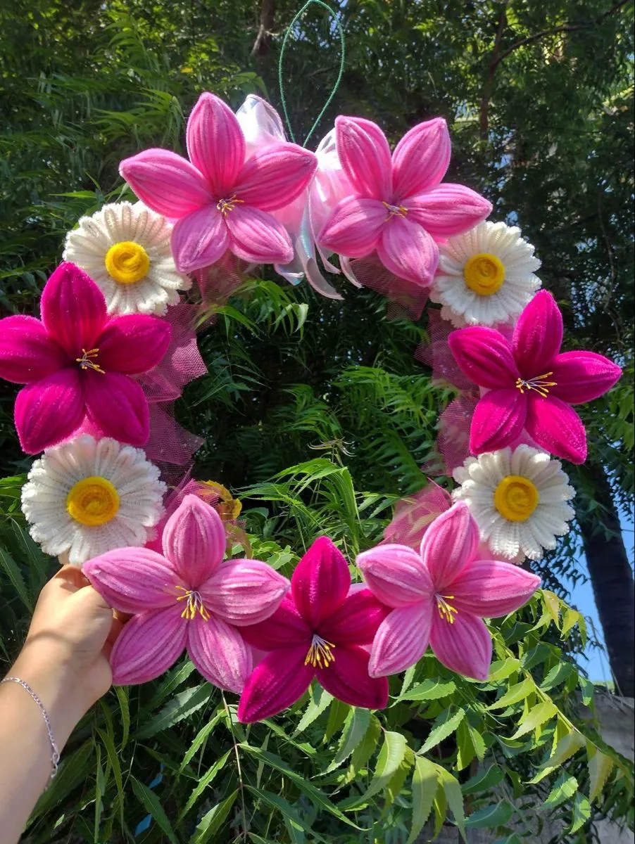 Pembe ve Beyaz Çiçekli Dekoratif Çelenk - El Yapımı Kapı Süsü