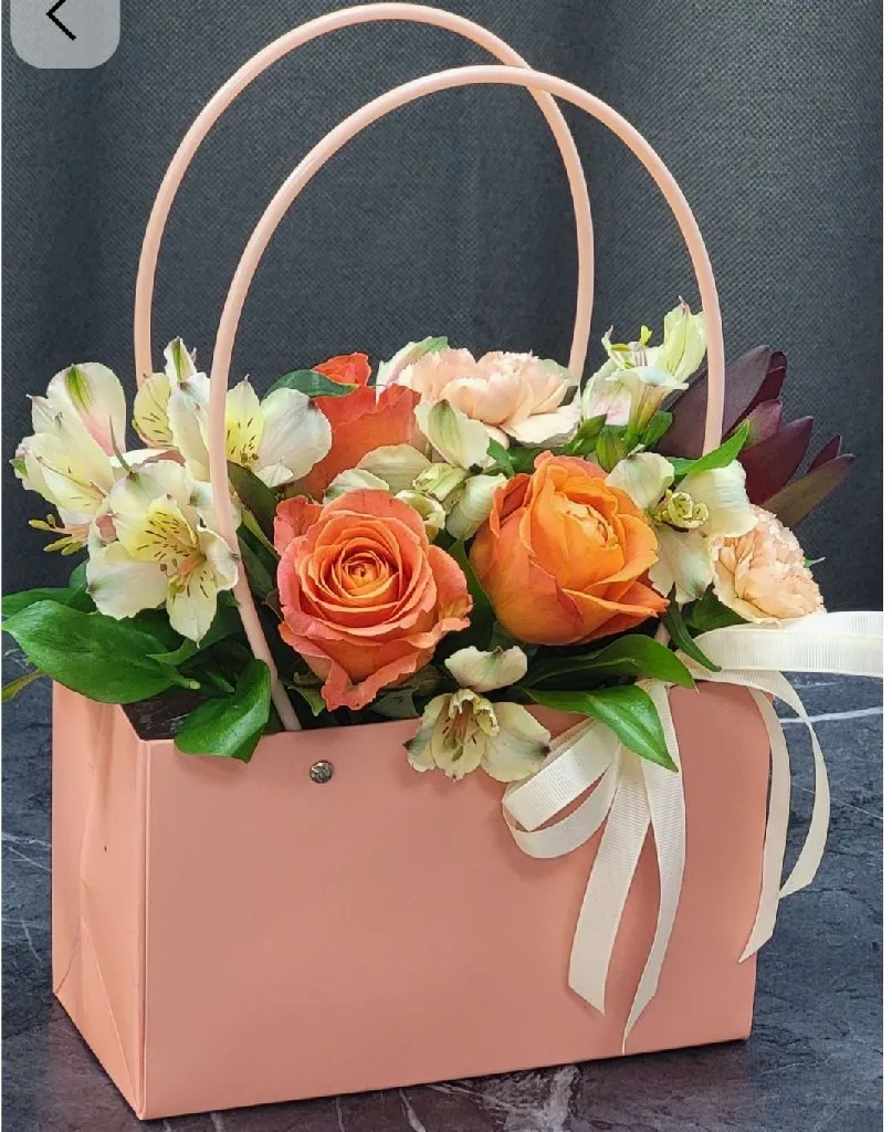 Şeftali Tonlarında Gül ve Lilyum Aranjmanı Kutlama Buketi