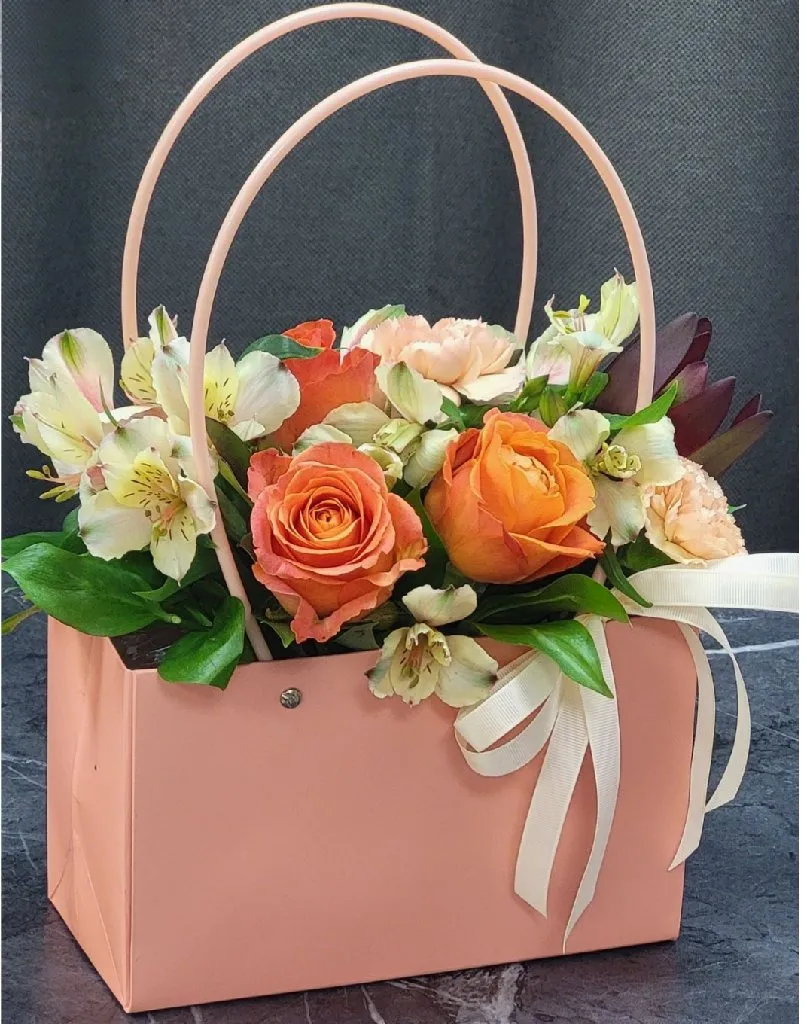 Şeftali Tonlarında Gül ve Lilyum Aranjmanı Kutlama Buketi