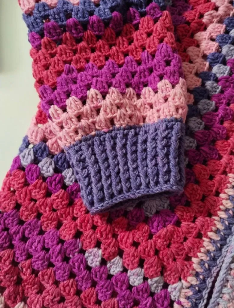 Altıgen Motifli Akrilik İpten Örme Hırka - 38-40 Beden - El Emeği