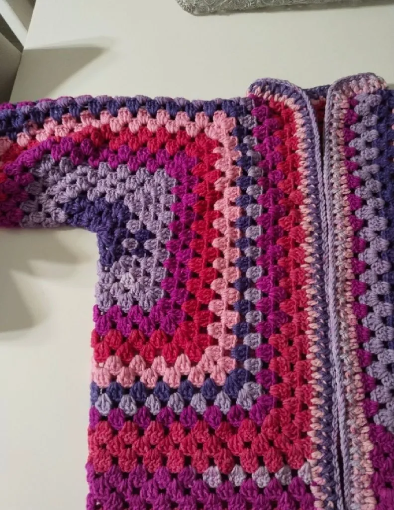 Altıgen Motifli Akrilik İpten Örme Hırka - 38-40 Beden - El Emeği