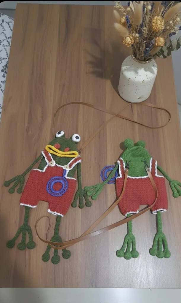 Yeşil Kurbağa Figürlü Telefon Çantası - Tığ İşi Örme Askılı