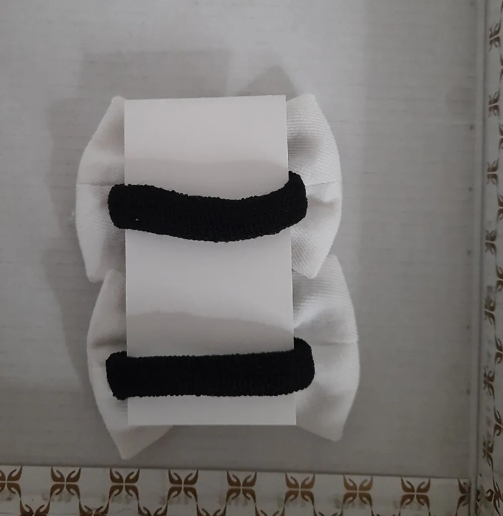 Beyaz Kumaş Mor Çiçekli İkili Fiyonk Toka Seti - El İşlemeli