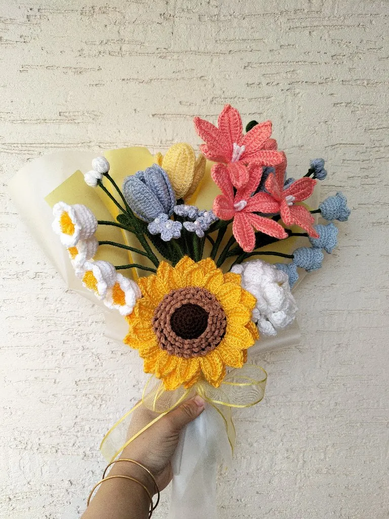 Renkli Örgü Çiçek Buketi - Ayçiçeği, Lale ve Vadi Zambaklı