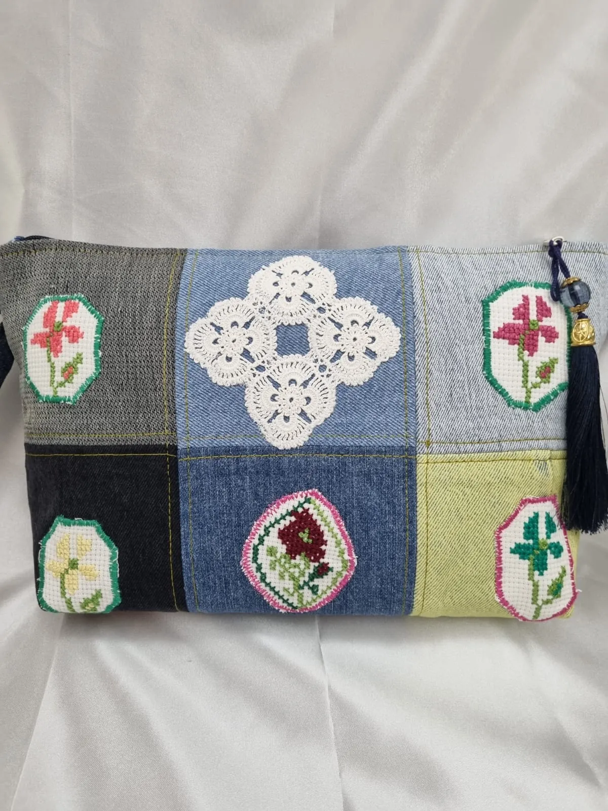 Renkli Patchwork Kot Çanta - Dantel Detaylı ve El İşlemesi Çiçek Motifli