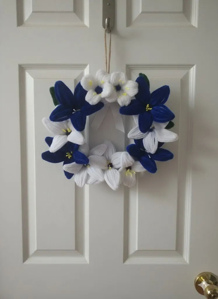 Mavi ve Beyaz Çiçekli Dekoratif Çelenk - El Yapımı Kapı Süsü📢