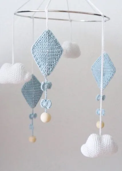 Mavi Uçurtma ve Bulut Figürlü Amigurumi Bebek Dönence - El Emeği