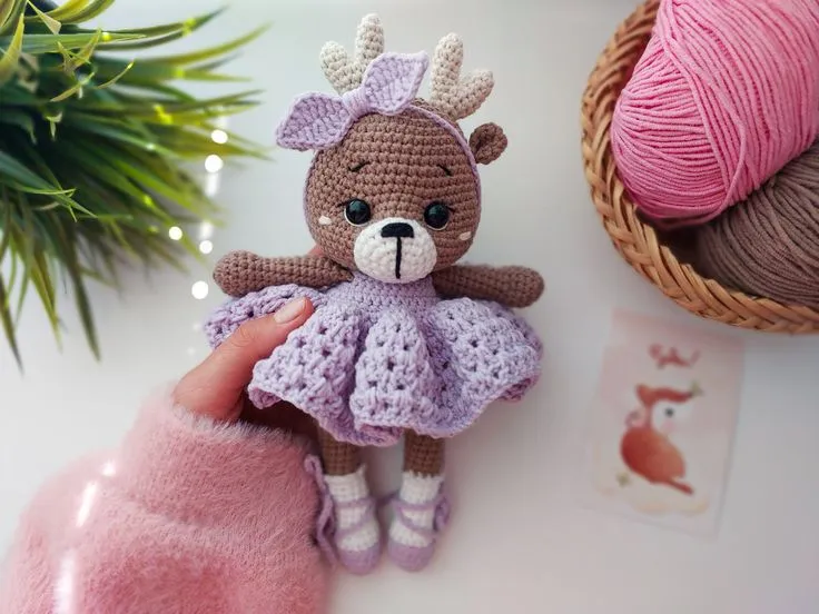 Lila Elbiseli Amigurumi Geyik Bebek - Organik Oyuncak - El Yapımı