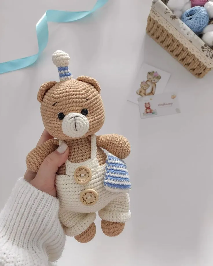 Amigurumi Örgü Oyuncak Ayı - Krem Tulumlu Uykucu Model