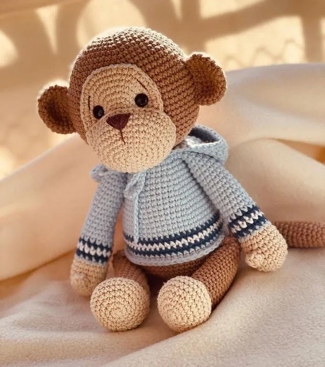 Mavi Kazaklı Amigurumi Maymun Oyuncak Bebek - El Yapımı