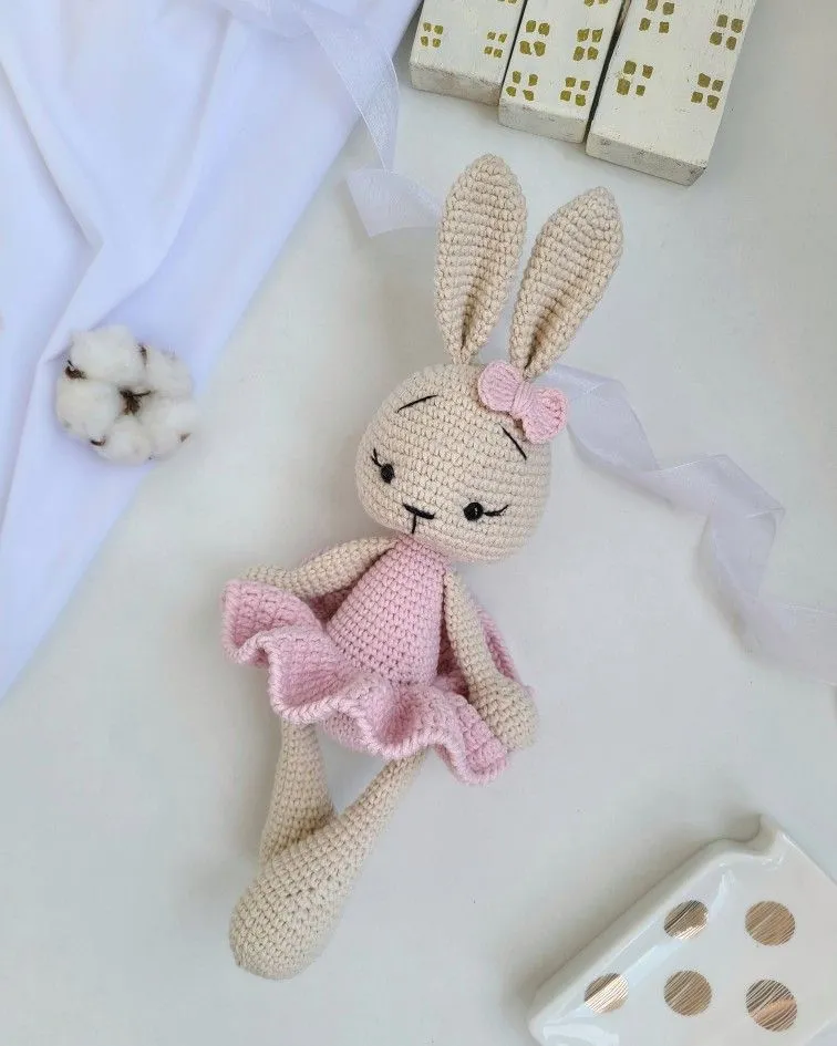 Pembe Elbiseli Amigurumi Oyuncak Tavşan Bebek - El Yapımı