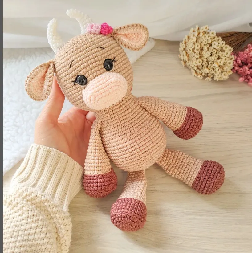 Bej Tonlarında Amigurumi İnek Oyuncak Bebek - El Yapımı Hediye