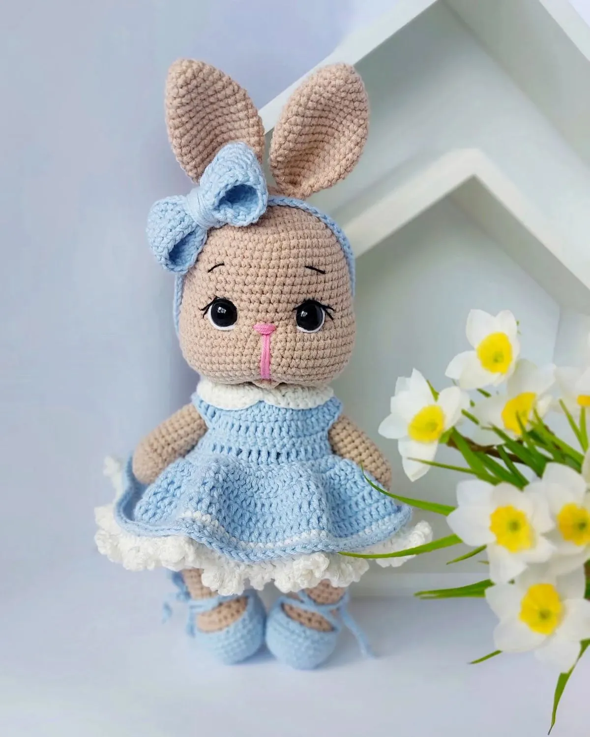 Mavi Elbiseli Amigurumi Tavşan Bebek Oyuncak - El Yapımı Hediye