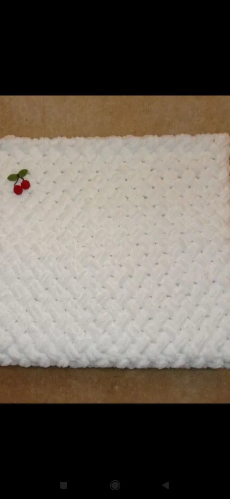 Krem Rengi Kiraz Desenli Puffy Bebek Battaniyesi 90x90 cm