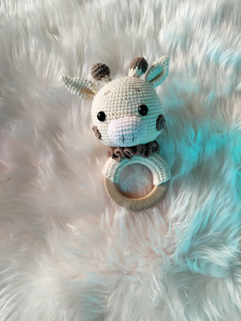 Örgü Zürafa Oyuncak Seti - Çıngıraklı ve Emzik Zincirli - El Yapımı