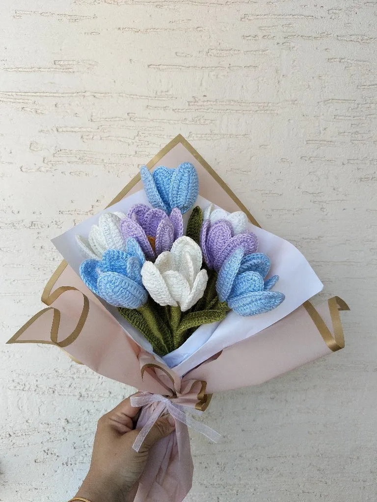 Pamuk İplikten Örgü Lale Buketi - 8 Adet El Emeği Hediye