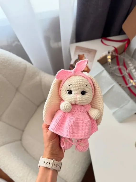Örgü Pembe Elbiseli Amigurumi Tavşan Bebek - El Yapımı Oyuncak
