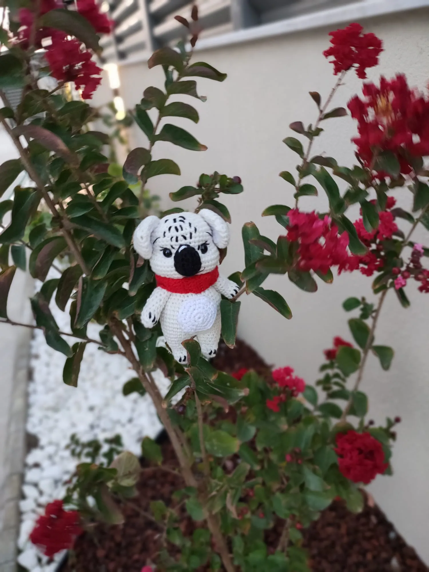 Beyaz Benekli Köpek Örgü Oyuncak - 15 cm - El Yapımı