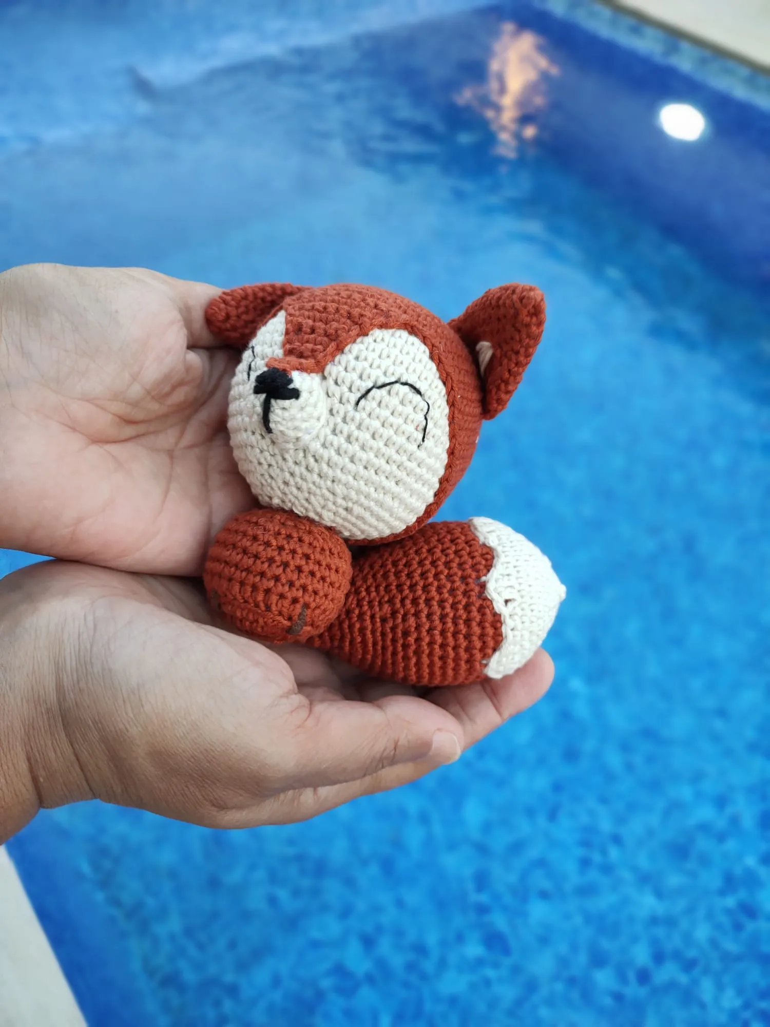 Turuncu ve Beyaz Uykucu Tilki Amigurumi Oyuncak Bebek 15 CM
