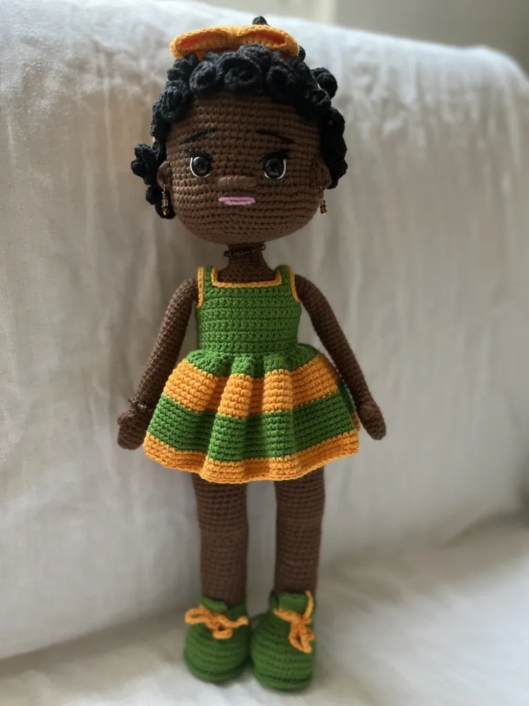 Amigurumi Bebek - 40 cm Siyah Tenli, Yeşil Elbiseli - El Emeği