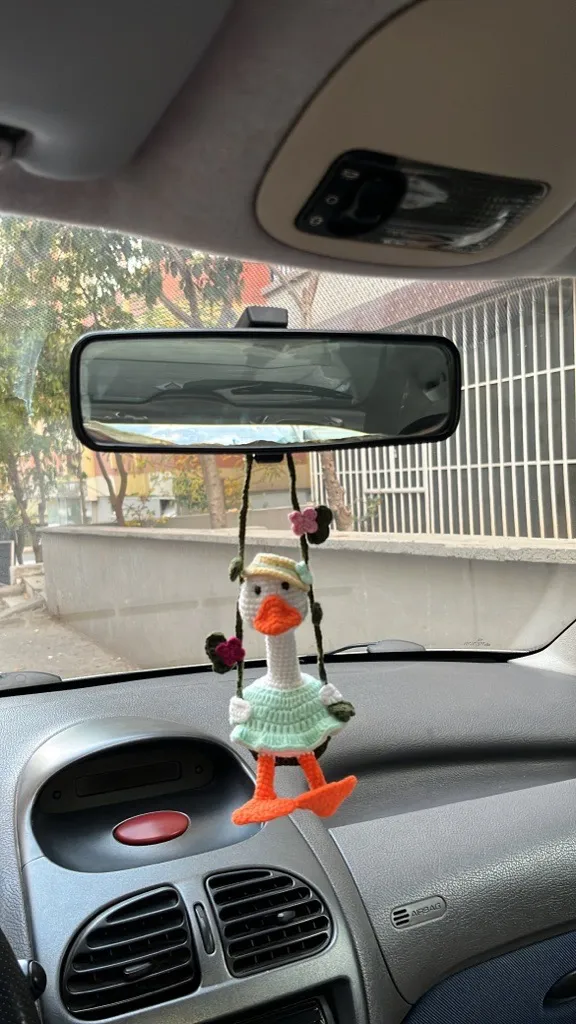 Örme Dedektif Ördek Figürlü Salıncaklı Araç Süsleme Aksesuarı