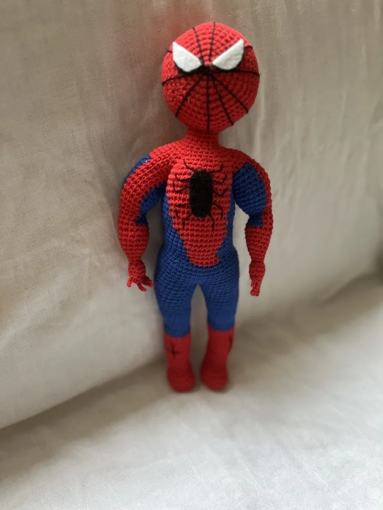 Örümcek Adam Amigurumi Oyuncak Bebek - 30 cm El Emeği