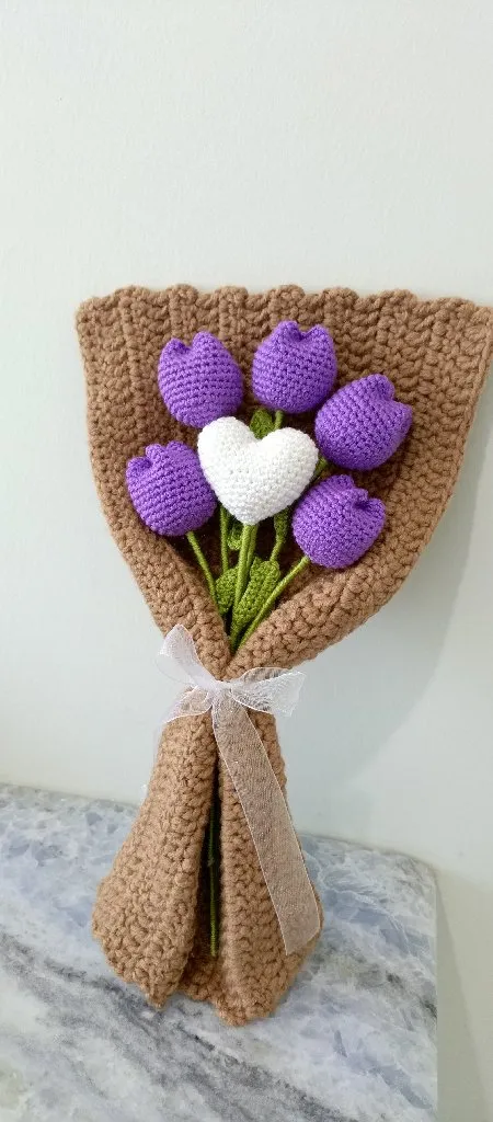 Örgü Kalpli Lale Buketi - 36 cm - El Emeği Hediyelik Çiçek