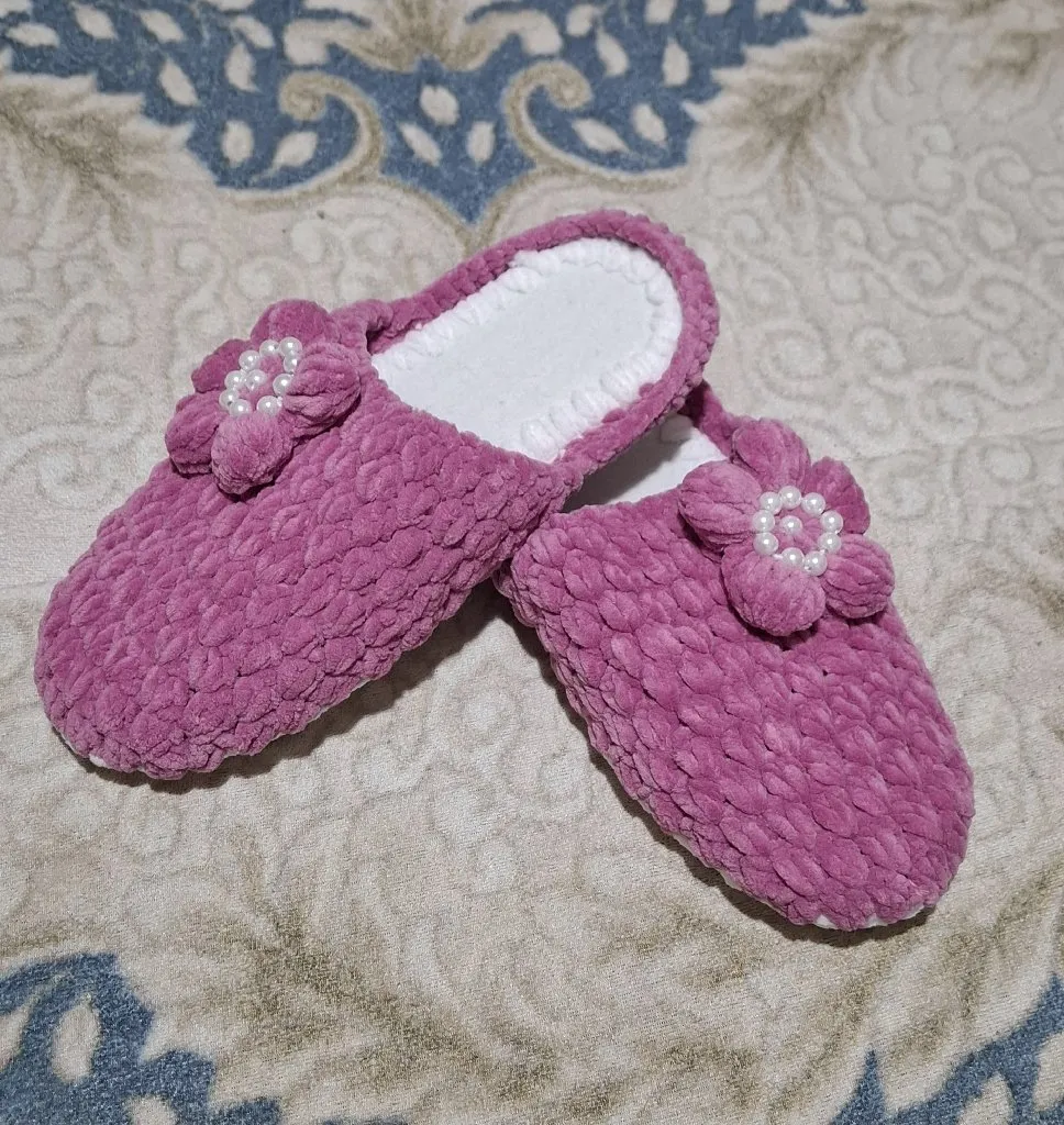 Mor Beyaz Peluş Halı Terlik - İnci Detaylı, Sıcak ve Yumuşak - El Örgüsü