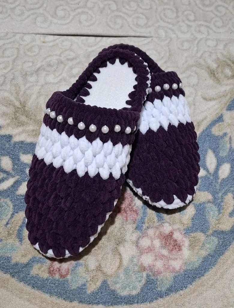 Mor Beyaz Peluş Halı Terlik - İnci Detaylı, Sıcak ve Yumuşak - El Örgüsü