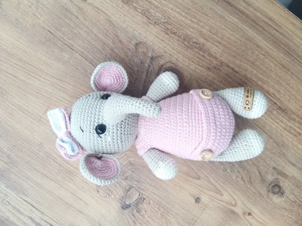 25 cm Pembe Tulumlu Amigurumi Fil Oyuncak - El Emeği