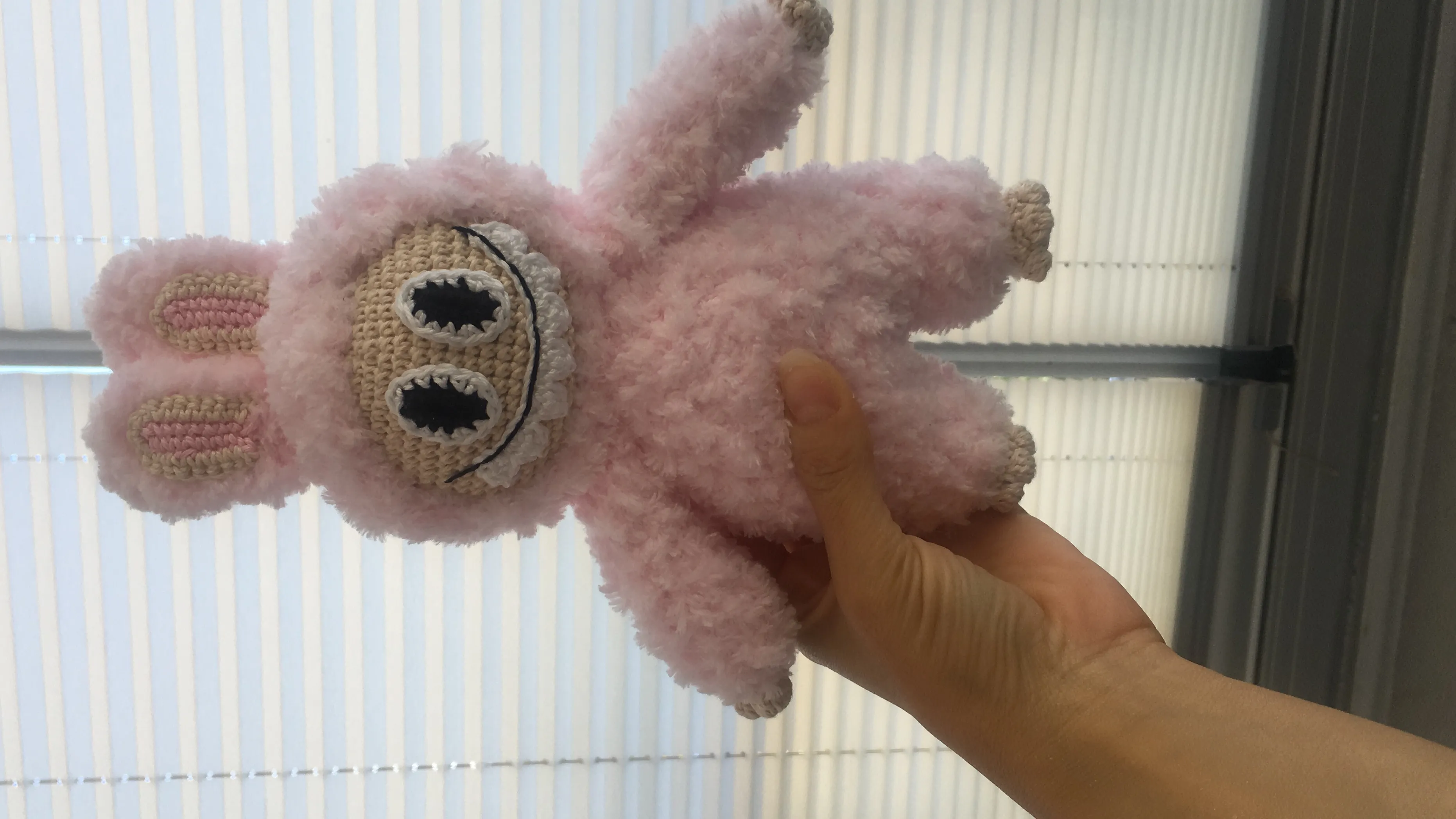Labubu Peluş Oyuncak Bebek - 23 cm, Pembe ve Krem Renkli, El Yapımı