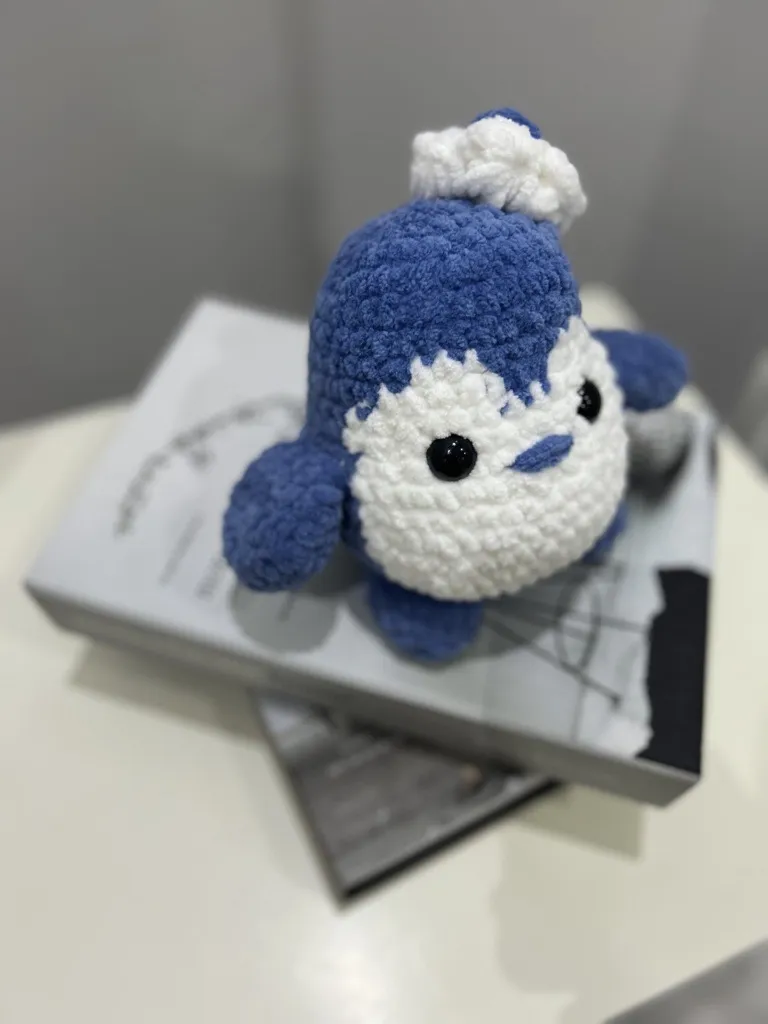 Mavi Kadife İpten Örme Penguen Oyuncak Bebek - El Yapımı