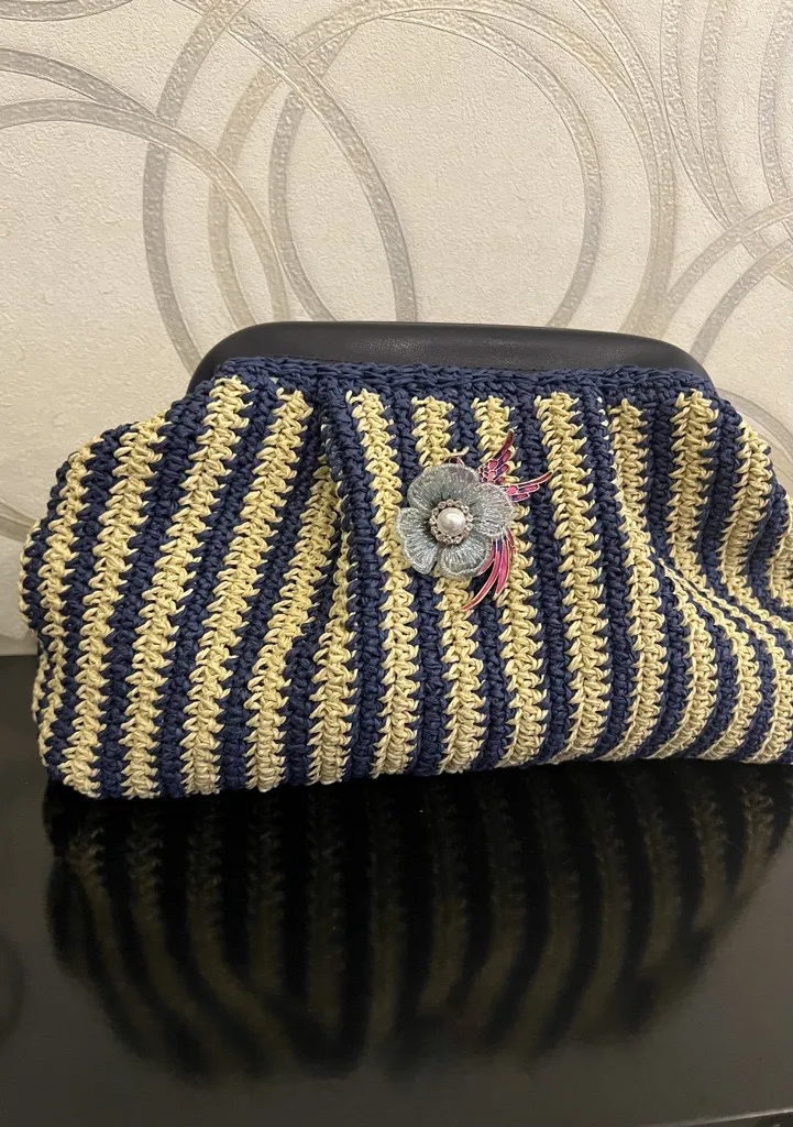 Kağıt İp Örgü Lacivert Bej Çanta - Deri Detaylı, Broşlu, Şık