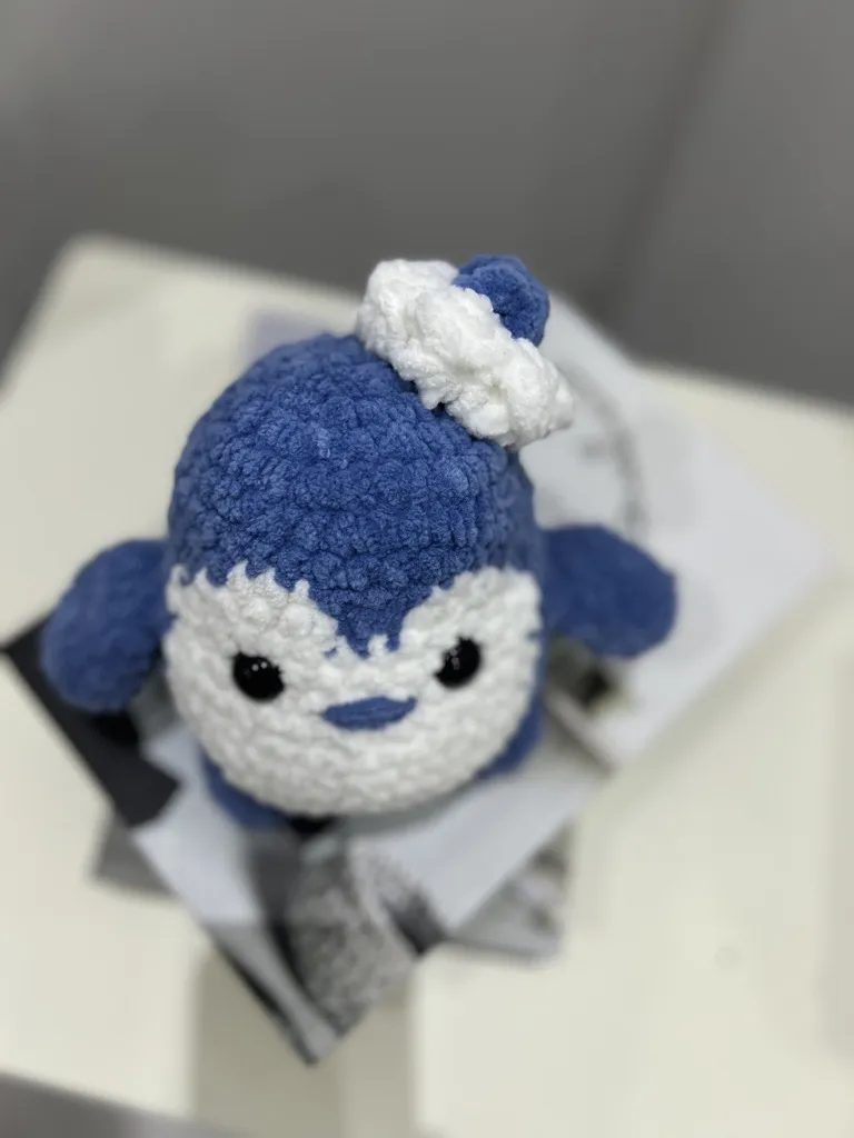 Mavi Kadife İpten Örme Penguen Oyuncak Bebek - El Yapımı