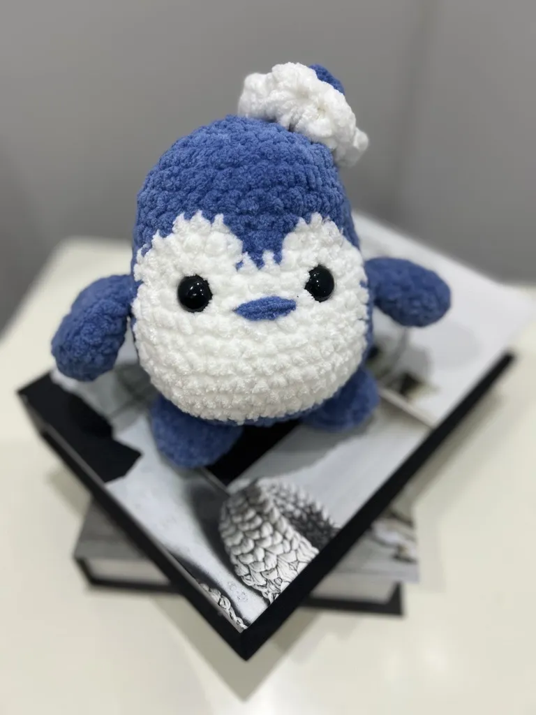 Mavi Kadife İpten Örme Penguen Oyuncak Bebek - El Yapımı