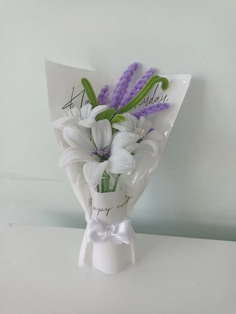 Beyaz Lilyum ve Lavanta Şönil Çiçek Buketi - Solmayan Aranjman