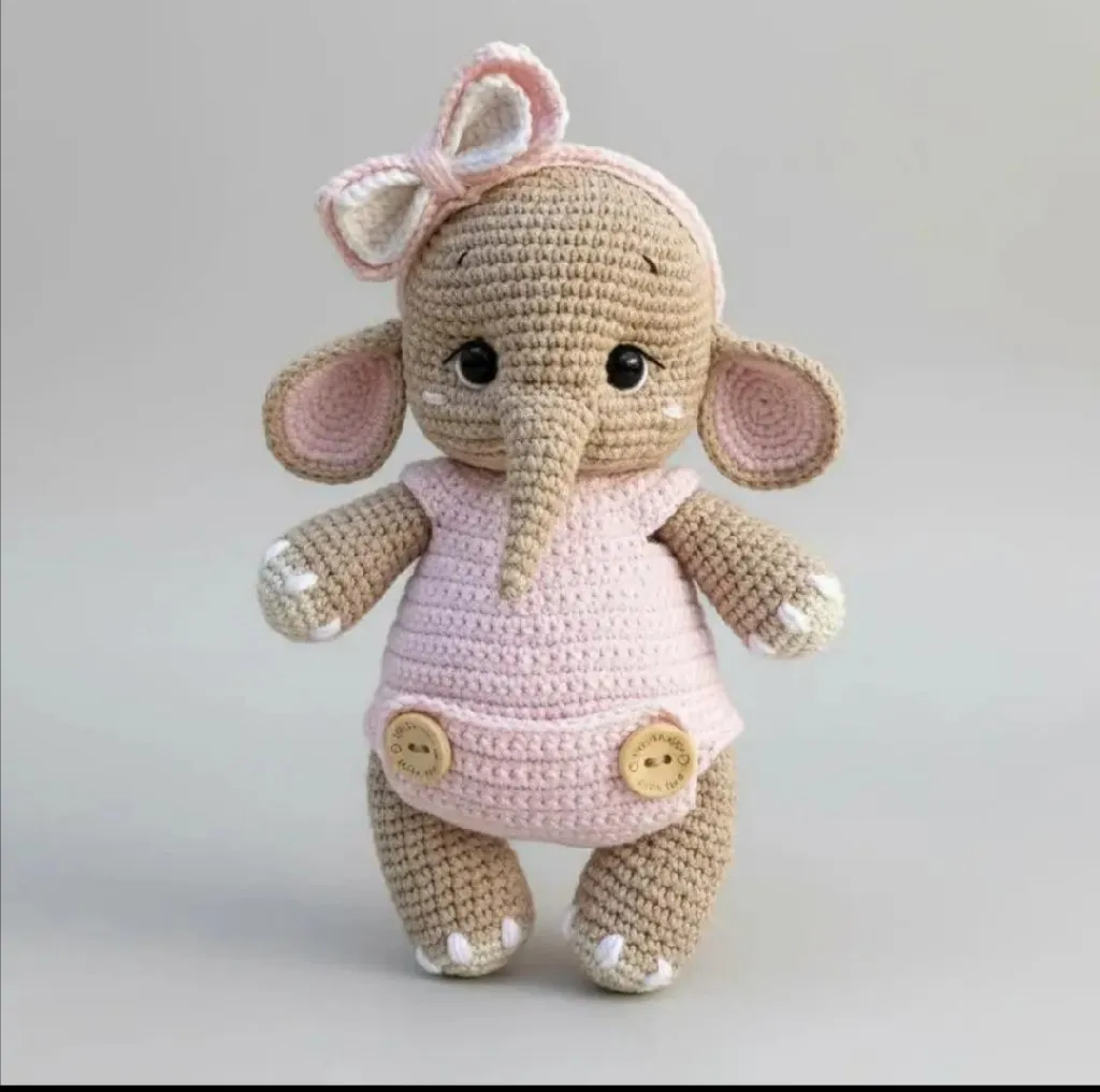 Örgü Pembe Tulumlu Fil Oyuncak - 24 cm - El Emeği Amigurumi