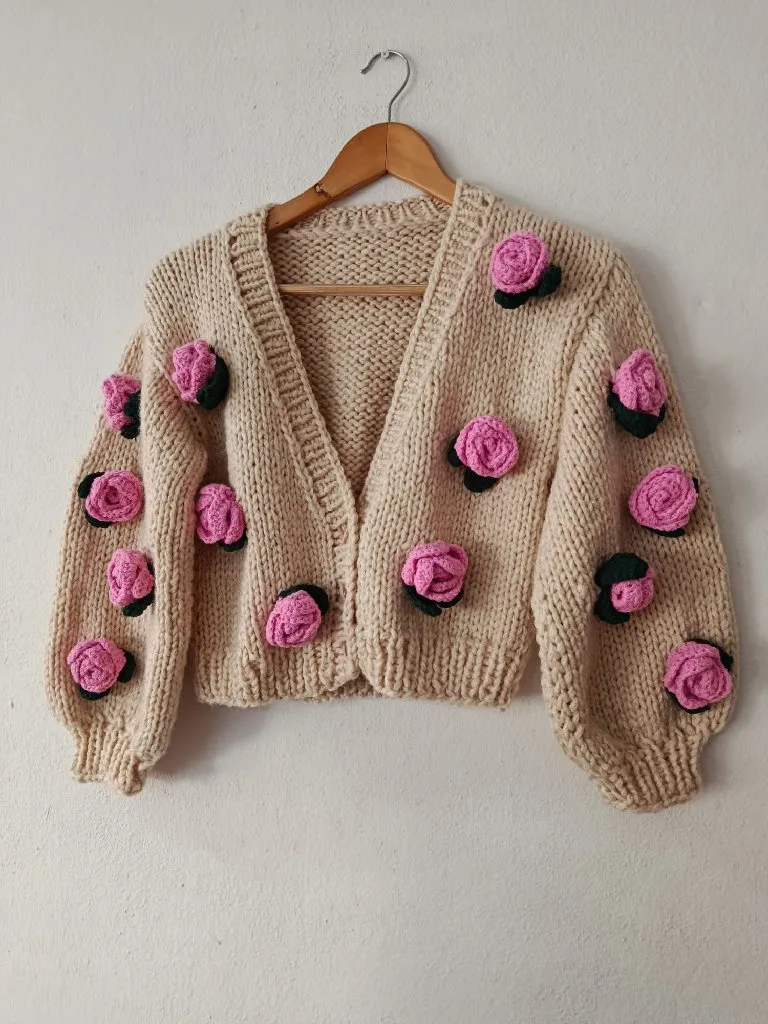 Kadın Krem Rengi Örme Güllü Hırka - Özel Tasarım ve El Emeği