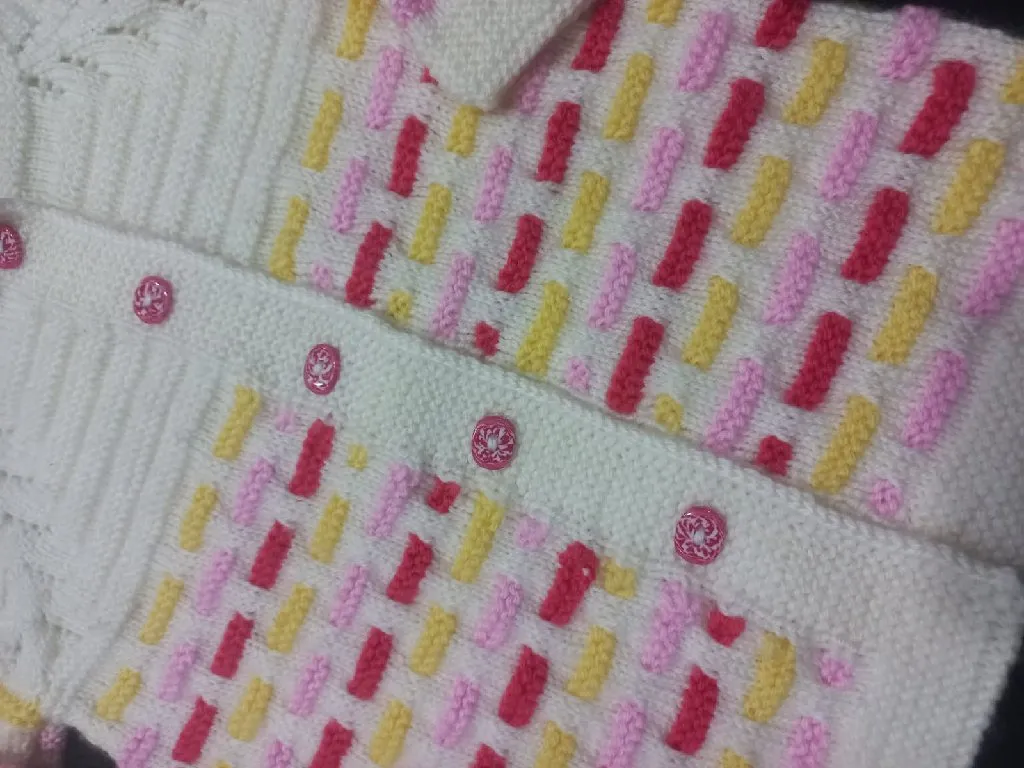 Kız Çocuk Beyaz Örgü Hırka - Pembe ve Sarı Detaylı, El Örmesi