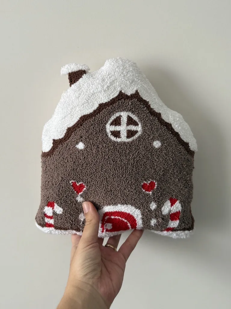 Punch Nakışı Noel Ev Dekoratif Yastık - 25x23 cm - El Emeği